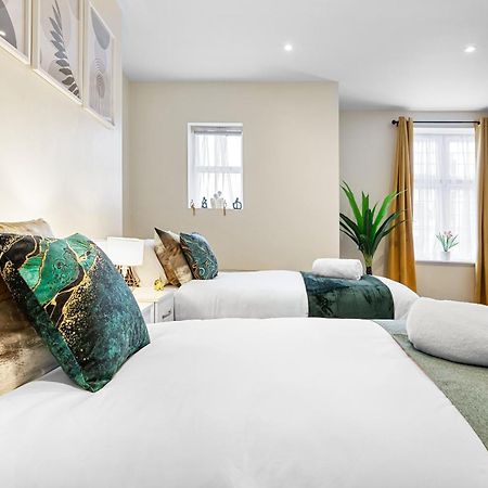 Elegant 2Br London Hideaway- King Bed, Sleeps 6 - Parking- Instant Book- 20 Percent Off Limited Time! Barnet kerület Kültér fotó