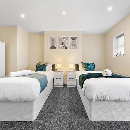 Elegant 2Br London Hideaway- King Bed, Sleeps 6 - Parking- Instant Book- 20 Percent Off Limited Time! Barnet kerület Kültér fotó
