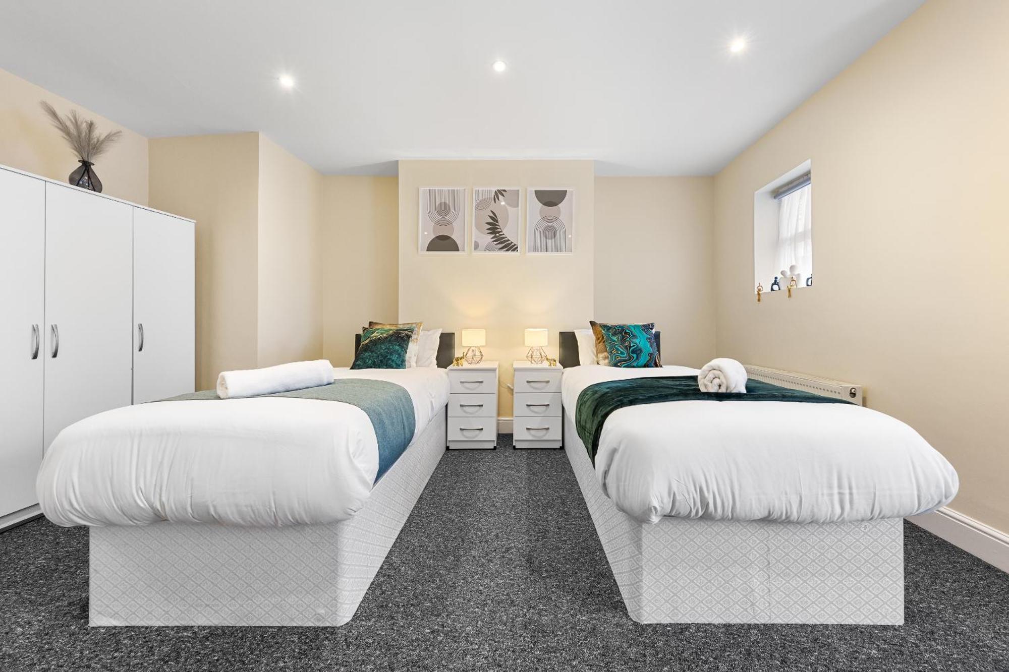 Elegant 2Br London Hideaway- King Bed, Sleeps 6 - Parking- Instant Book- 20 Percent Off Limited Time! Barnet kerület Kültér fotó