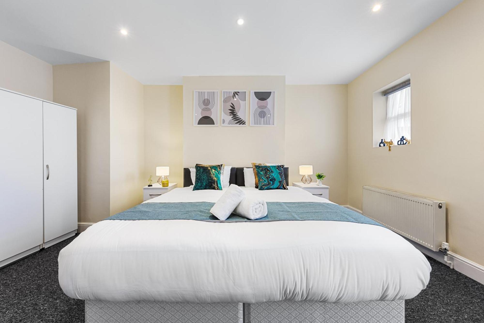 Elegant 2Br London Hideaway- King Bed, Sleeps 6 - Parking- Instant Book- 20 Percent Off Limited Time! Barnet kerület Kültér fotó