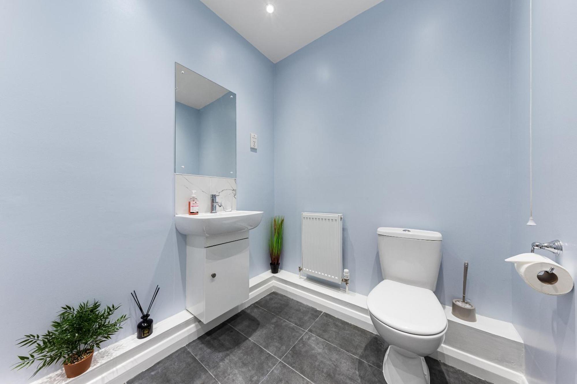 Elegant 2Br London Hideaway- King Bed, Sleeps 6 - Parking- Instant Book- 20 Percent Off Limited Time! Barnet kerület Kültér fotó