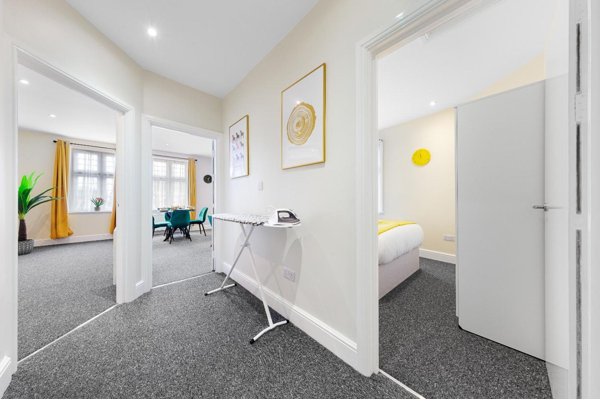Elegant 2Br London Hideaway- King Bed, Sleeps 6 - Parking- Instant Book- 20 Percent Off Limited Time! Barnet kerület Kültér fotó