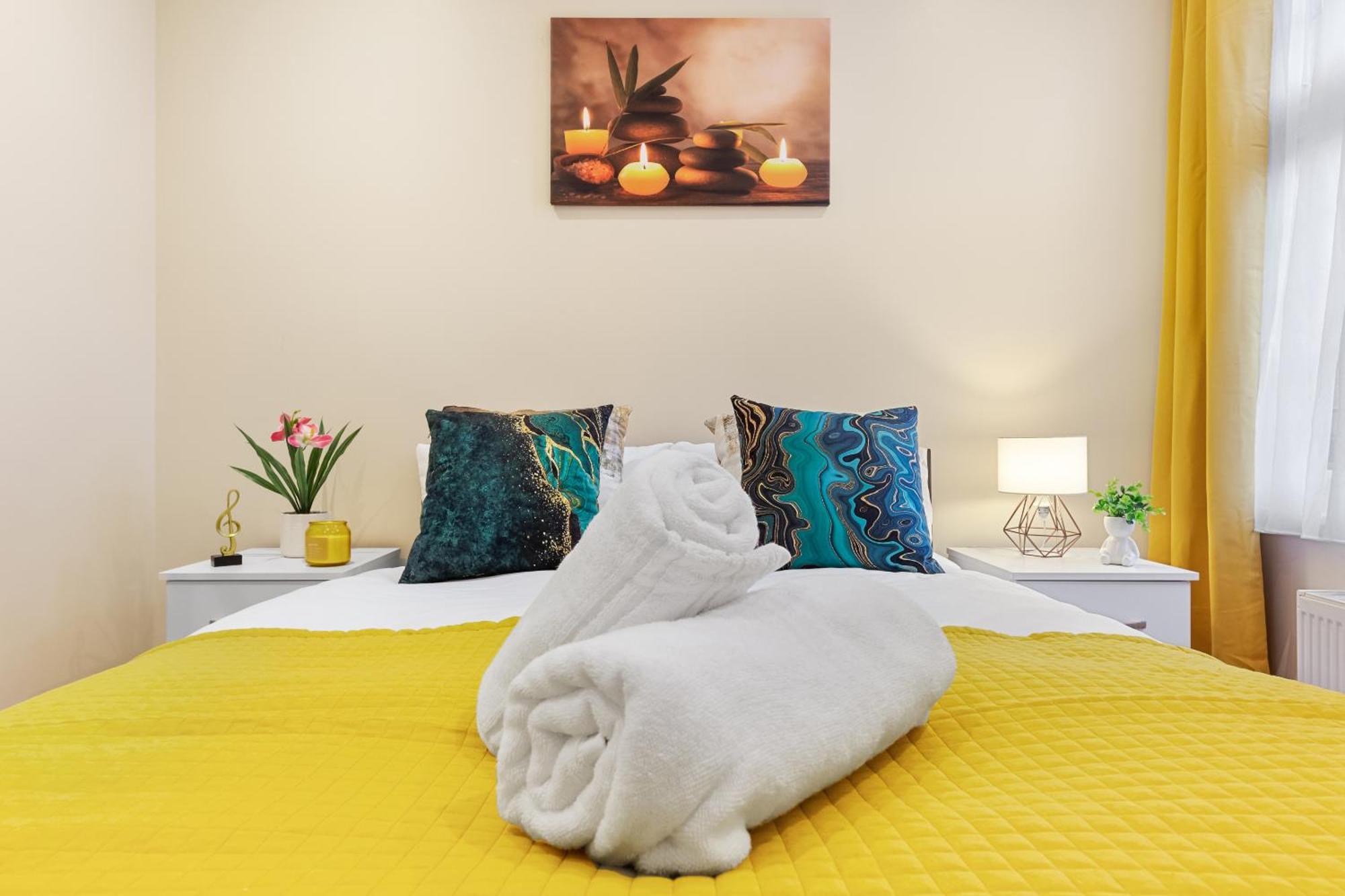 Elegant 2Br London Hideaway- King Bed, Sleeps 6 - Parking- Instant Book- 20 Percent Off Limited Time! Barnet kerület Kültér fotó