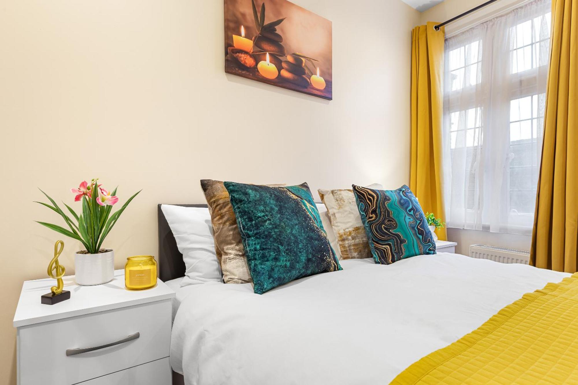 Elegant 2Br London Hideaway- King Bed, Sleeps 6 - Parking- Instant Book- 20 Percent Off Limited Time! Barnet kerület Kültér fotó