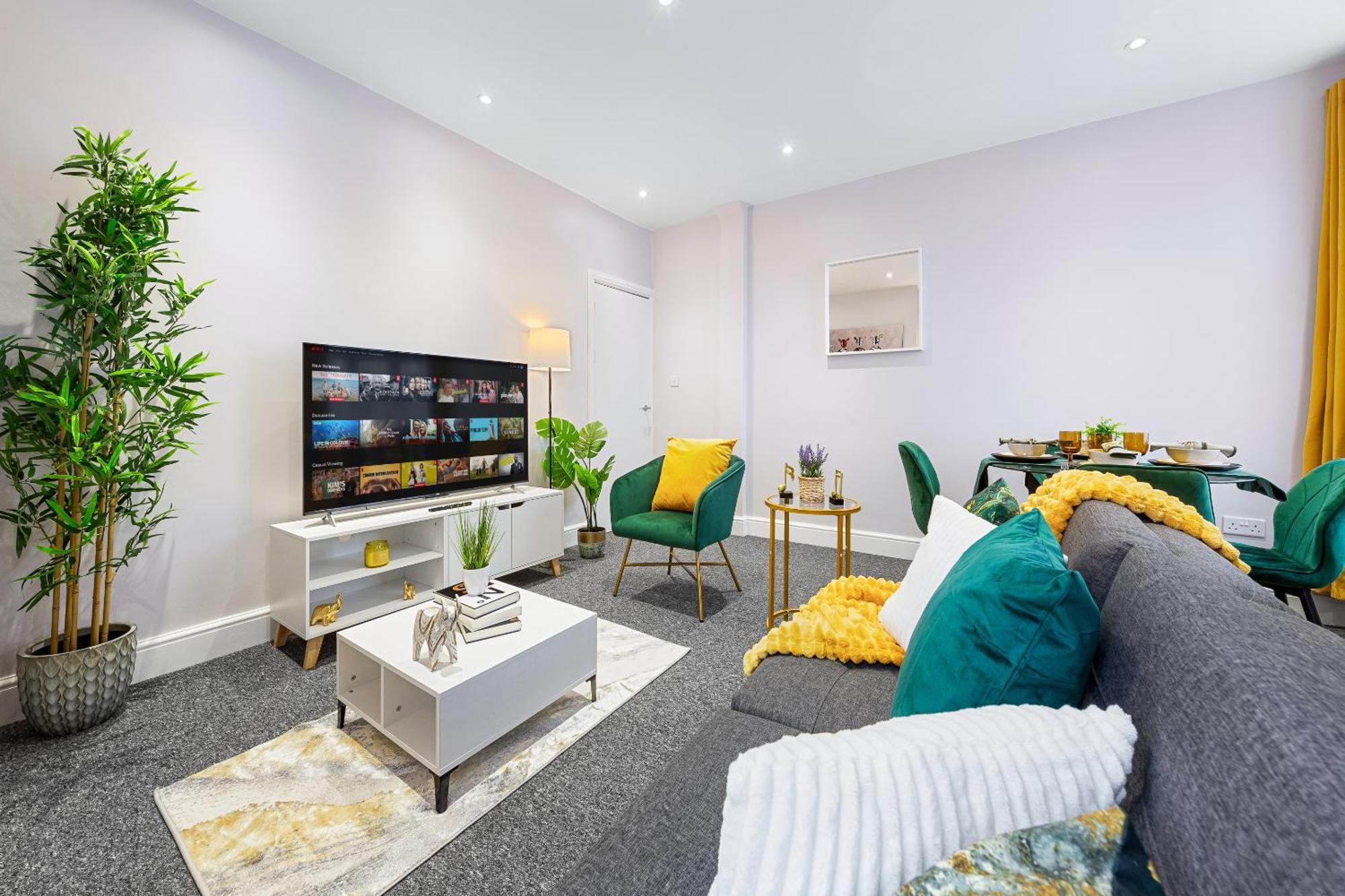 Elegant 2Br London Hideaway- King Bed, Sleeps 6 - Parking- Instant Book- 20 Percent Off Limited Time! Barnet kerület Kültér fotó