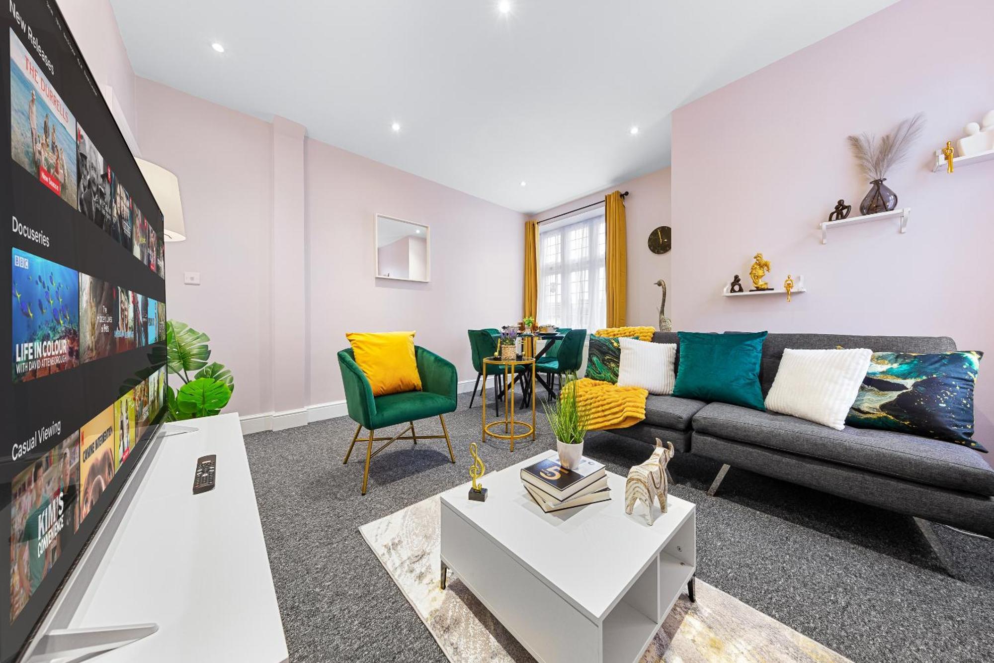 Elegant 2Br London Hideaway- King Bed, Sleeps 6 - Parking- Instant Book- 20 Percent Off Limited Time! Barnet kerület Kültér fotó