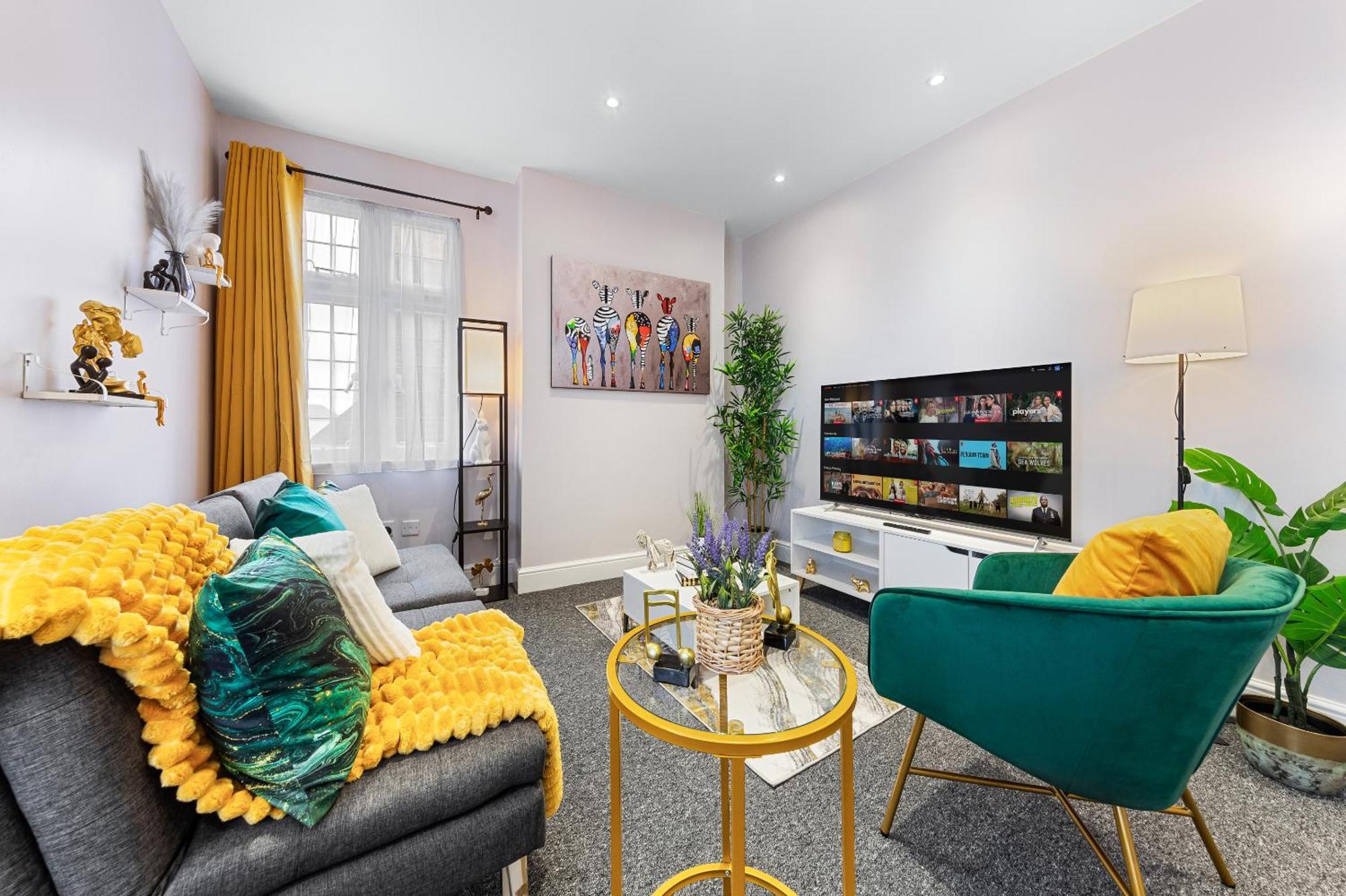 Elegant 2Br London Hideaway- King Bed, Sleeps 6 - Parking- Instant Book- 20 Percent Off Limited Time! Barnet kerület Kültér fotó
